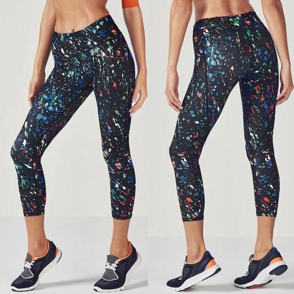 Fabletics • Gia Printed PowerLite Capri - Picture 1 of 7
